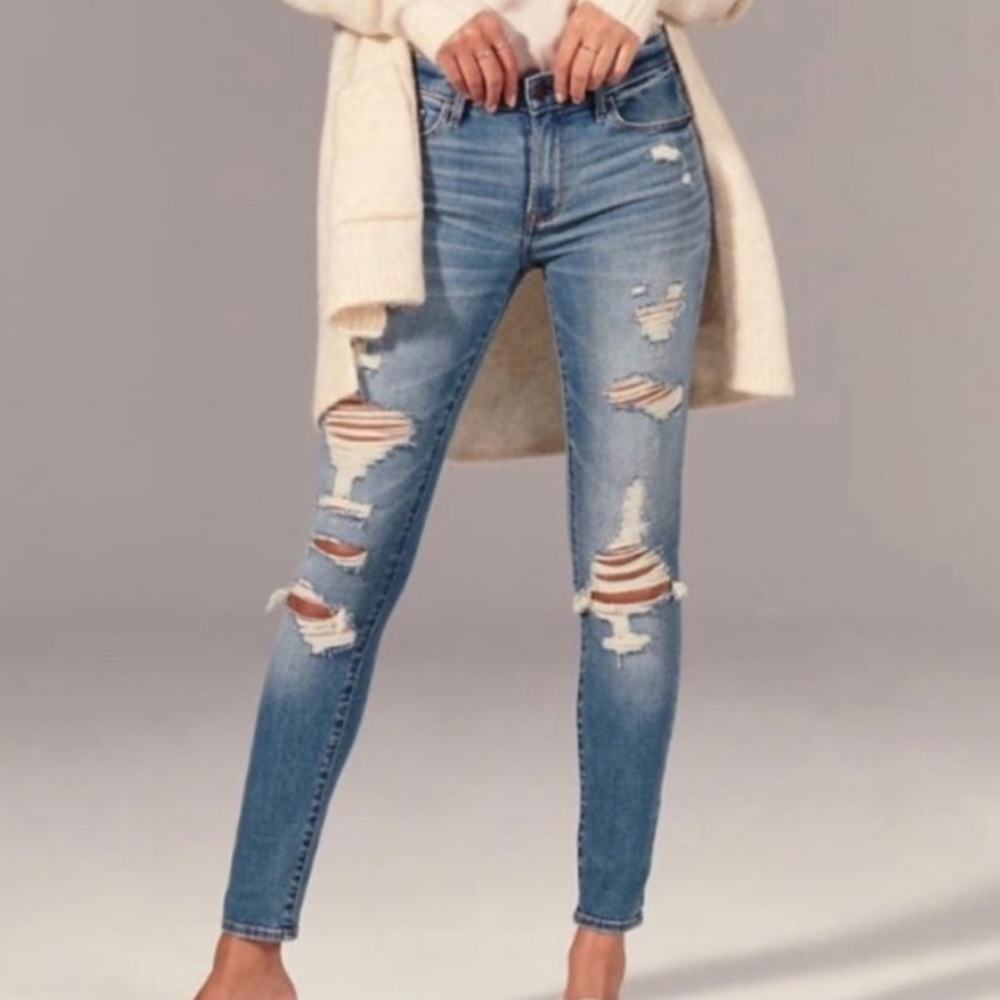 Abercrombie & Fitch "Brett" Medium Wash Distressed Skinny Blue Jeans 26x33 | 2L
